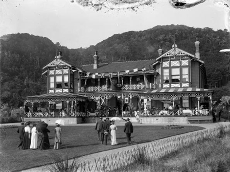 Black and white photo of Days Bay House, historic building at Wellesley School